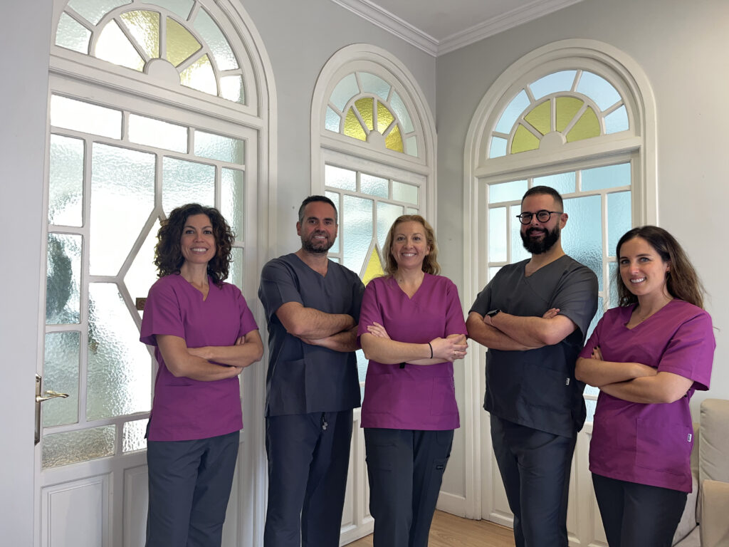 Equipo de profesionales de la clínica dental Cañadas Dental en Sevilla y La Rinconada.